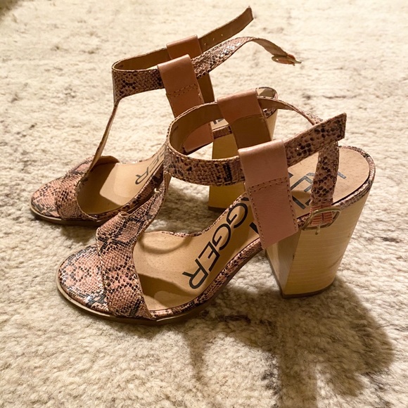 Kelsi Dagger heeled sandals - Picture 2 of 7